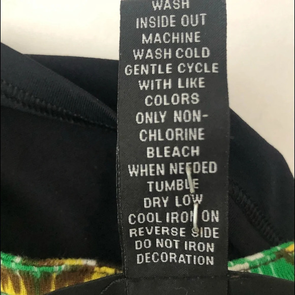 I.N.C top for woman.  Size medium green. Like new - Picture 5 of 5